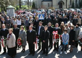 Hołd ofiarom katastrofy lotniczej pod Smoleńskiem 10 kwietnia 2010